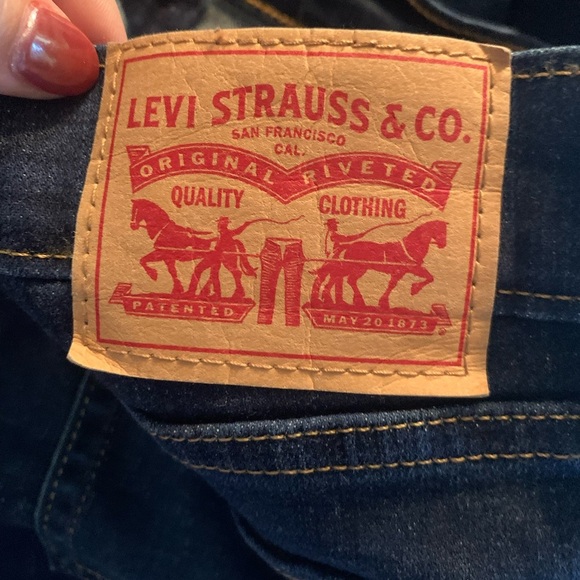 Like new Levi’s boyfriend size 32/27 women’s blue jeans. - Picture 11 of 14